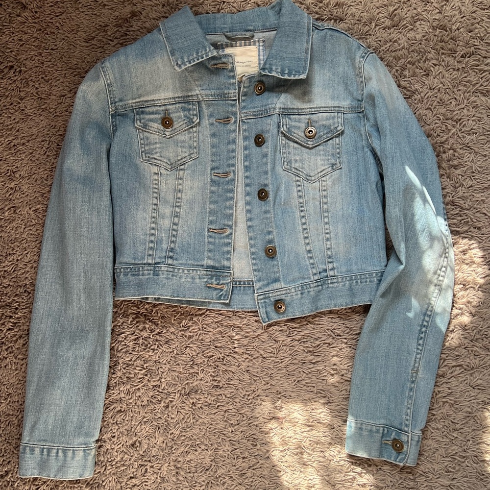 NWOT Light Blue Denim Jacket. Heritage 1981, size Small.